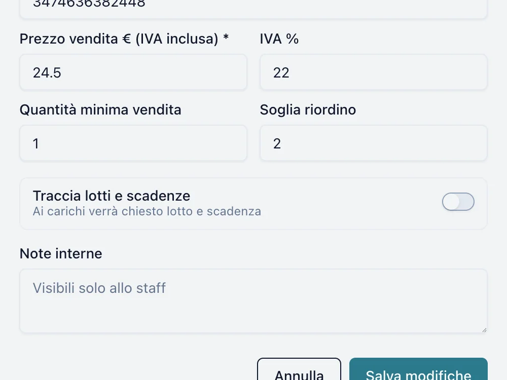 Scheda di un prodotto in modifica: prezzo, IVA, quantità minima di vendita, soglia di riordino e l’interruttore che attiva il tracciamento di lotti e scadenze