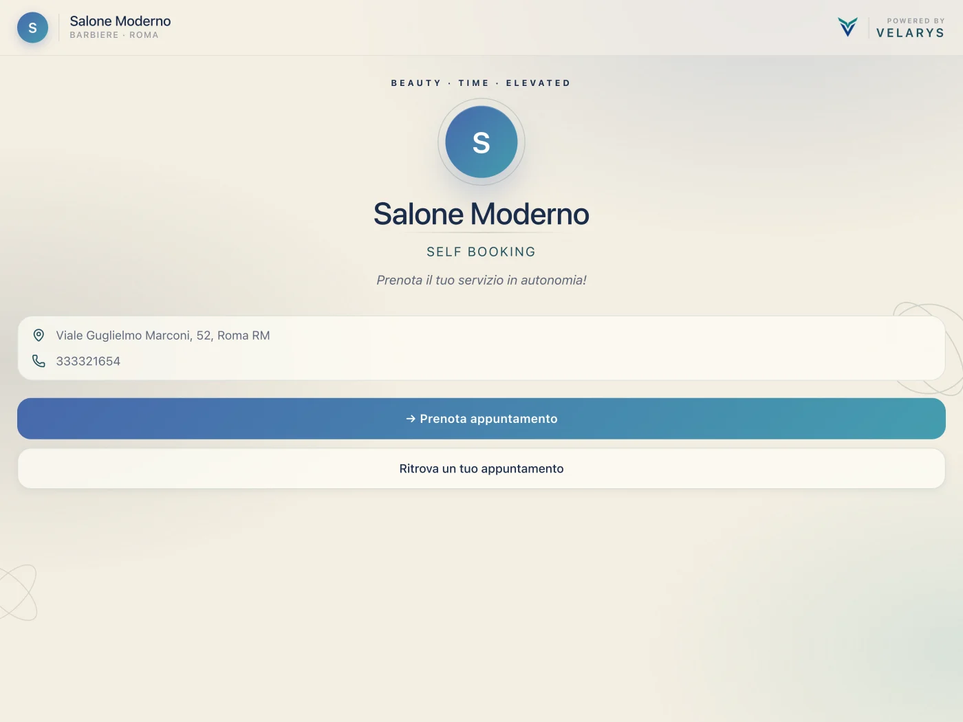 Pagina pubblica del salone aperta dal browser: il nome, l’indirizzo e i due tasti per prenotare o ritrovare un appuntamento, senza registrarsi